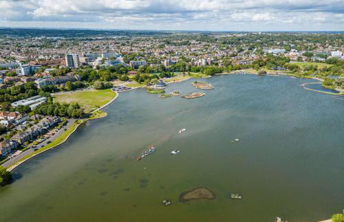 Spinnaker House-with Tesla Electric Charging Point - Foto 25