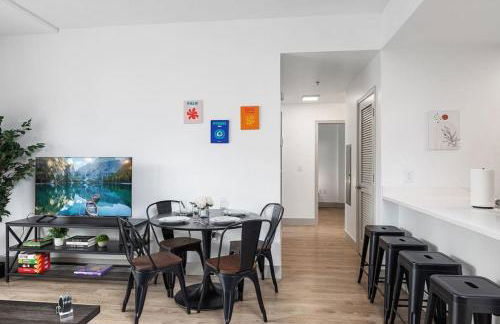 The Tar Heel - Stylish 4BR with City Views - Free Parking - Gym - Foto 8