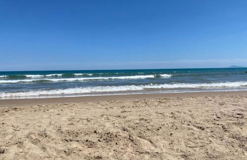 The beach and the sea in front of you - Photo 24