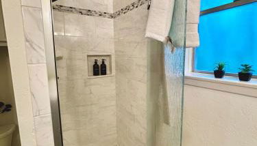 King Bed Suite in Conroe , Garage Available - Foto 5