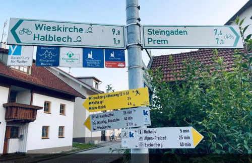 Gemütliche Alpenwohnung mit Balkon & Bergblick nahe Neuschwanstein ideal für Familien & Gruppen für gemeinsame Momente - Foto 19