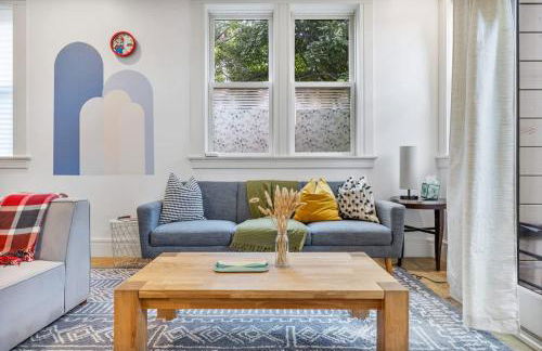 #Urban Elegance 3BR With Parking Near UC BART & Downtown - Photo 1