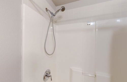 Walk to Medina River Cowboy Cottage with BBQ Pit - Foto 15