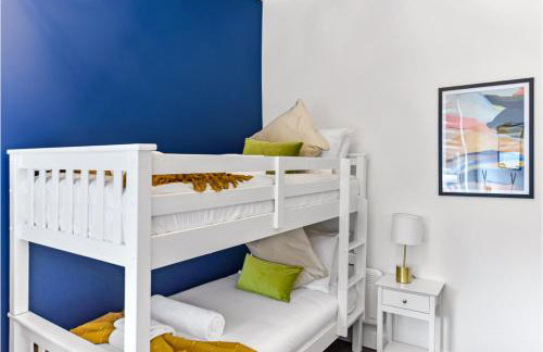 Stylish and Family Friendly 3 Bedroom Apartment - Photo 20