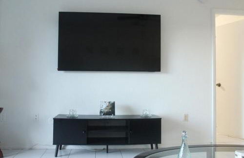 2 Bed 2 Bath Condo with Amenities - Foto 3