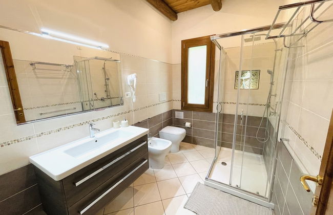 Quiet and Relaxing, Surrounded by Greenery a few Kilometers From the sea - Foto 13