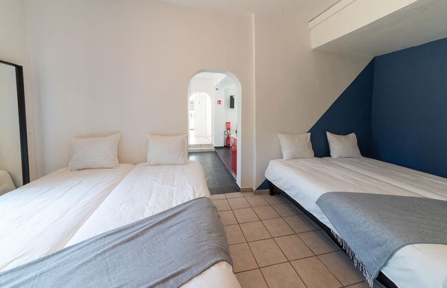 Spacious Villa With Tennis - Photo 2