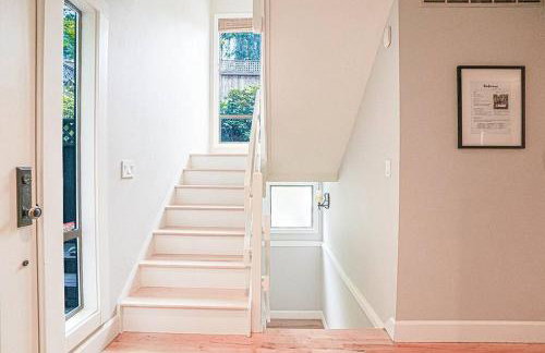 Sunlit contemporary Bellevue Home w a Lush Garden - Foto 17