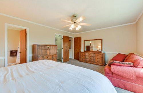 Spacious Mount Pleasant Home with Grill and Yard! - Foto 15