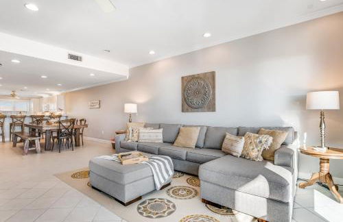 Dog-friendly beachfront dream with a wet bar & two furnished balconies - Foto 8