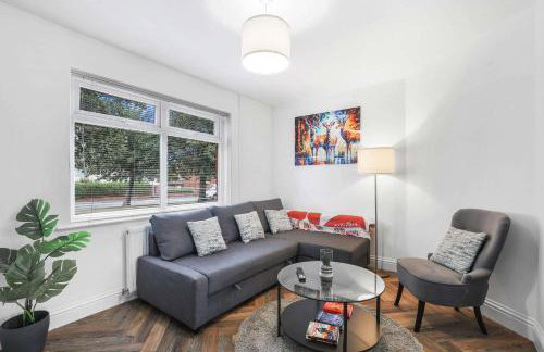 Spacious Family - Contractor Stay - Parking - WiFi - Photo 1