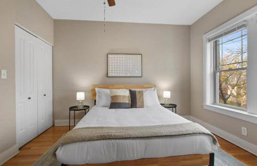 Perfect 3BR Apt in Chicago with WiFi & Laundry - Touhy 3N - Foto 18