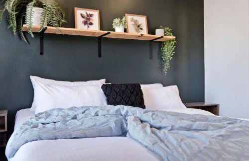 Elegant Historic Apartment with Craftsman Details - Foto 19