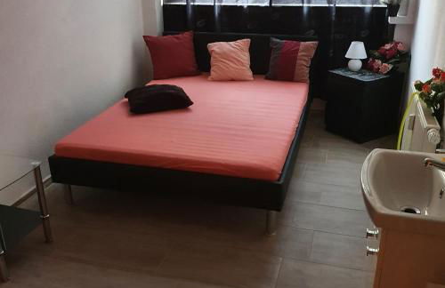 Halle, TOP -PREISE, große 79 qm SD FeWo, EG, wahlweise mit 1- 3 DZ, inklusiv TV Lounge, Küche, Bad WC Einfach und gut, Langzeitmieter VB Preise - Foto 40