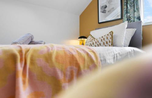 4-Bedroom Stunning Luxe, Spacious & Stylish Design House Bolton, Sleeps 11, with Parking Central Bolton, Links to Manchester, Pet-Friendly, Best For Groups! WORK CONTRACTORS SPECIAL OFFER! - by Blue Puffin Stays - Foto 37