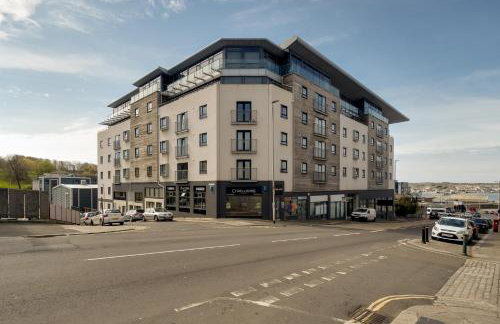 Chic and Bright Apartment Near the Water - Photo 32