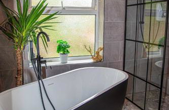 2BR Home in Manchester near Etihad Stadium with Parking - Foto 16