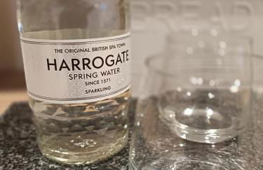 3 Bed Countryside Cottage in Harrogate with free parking and strong wifi - Photo 18