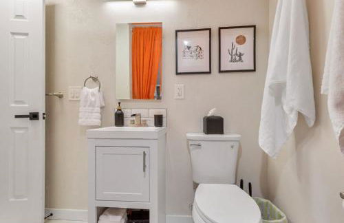 Backyard BBQ Retreat: Central 3bd - Prime Location - Foto 37