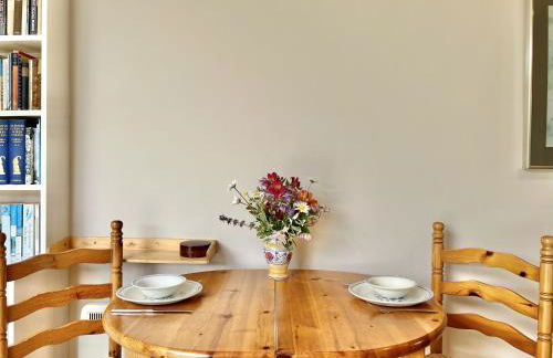 Library Cottage by inspirestays-com - Foto 17