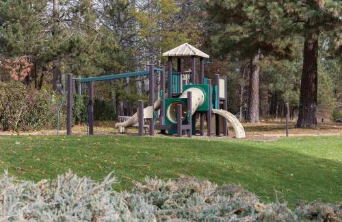 Golf Course View Condo Walk to Town & Pools - Foto 19