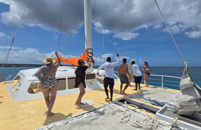 Catamarano da Cabo Rojo a Bahía de las Águilas con snorkeling - Foto 31
