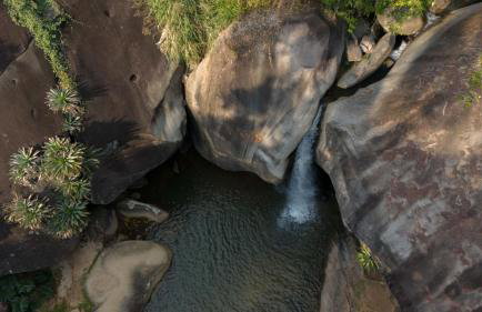 Chalés São João - a 500m da Cachoeira de Bom Jardim - com piscina - Foto 48