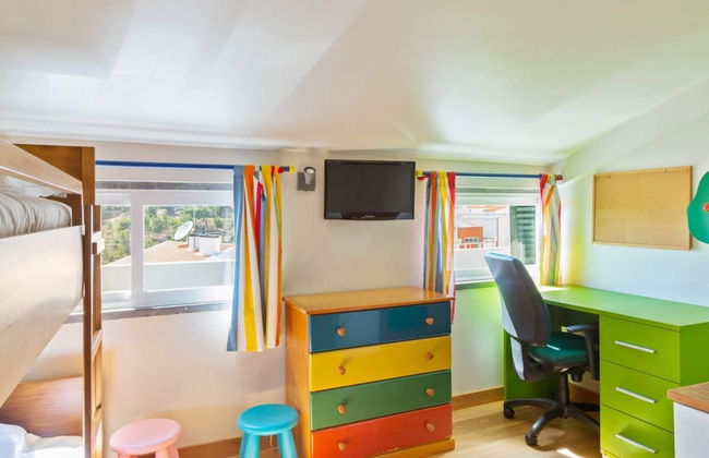 Lovely 2 Bedroom Duplex Apt w Terrace in Cascais - Photo 2