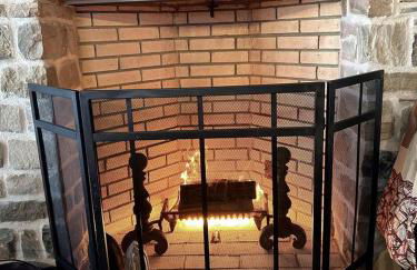 Redesign Wooden Cabin with Jacuzzi and Front Porch in North Carolina - Foto 11