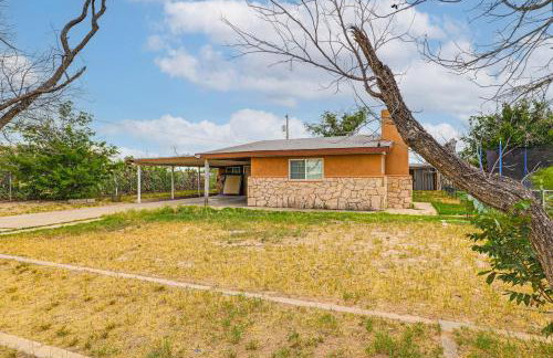 Cozy Home with Patio 24 Miles to Carlsbad Caverns NP - Foto 22