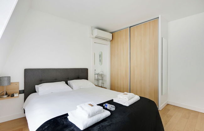 Elegance and Comfort With A/C - Arc de Triomphe - Foto 4