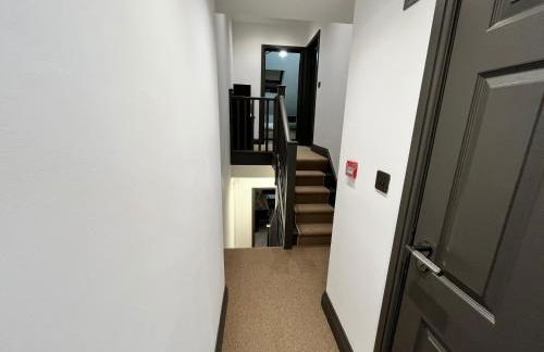 Fabulous 3 Bed Apartment - Near Excel - Sleeps 6 - 8 - Photo 13