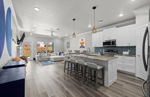 Beautiful New 3 Bedroom Townhouse w/ Private Pool - Foto 1