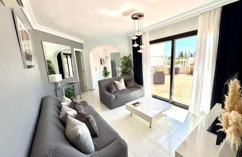 Casa en Nerja con gran terraza, muy luminosa y en tranquila urbanización - Foto 3