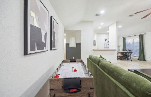 Sunny Door Escape - Entire House in Richmond TX with Cowboy Pool - Foto 19