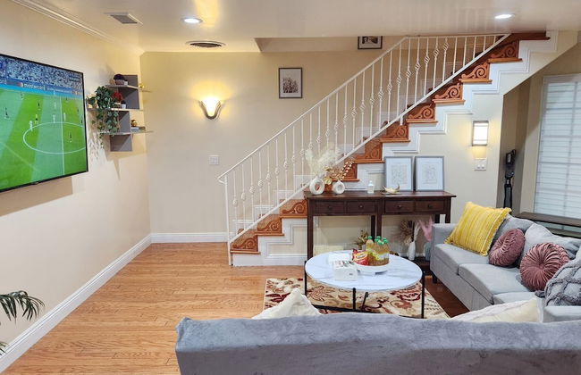 Monterey Park Retreat: Spectacular Views & Comfort - Foto 28