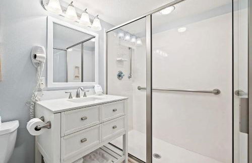 Beachfront Retreat- "The Getaway" - Foto 9