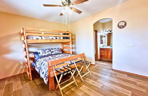 Forest edge, wild mustangs nearby, balcony views By Vacation Your Way - Foto 4