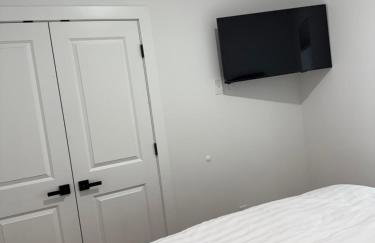 Elegant Retreat Near EWR n NYC - Photo 14