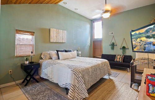 Pet-Friendly Lakefront Home in a Quiet Cove w/ Netflix, Outdoor Seating, Boat Slip - Foto 20