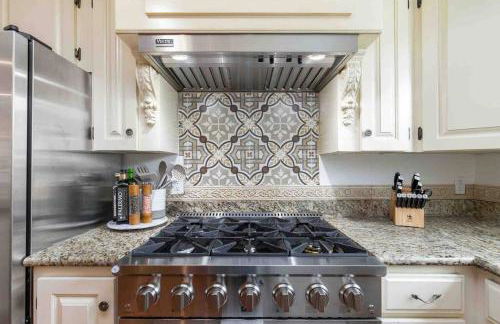 Spacious Retreat with guest house, game room, parking in N Tacoma - Foto 49