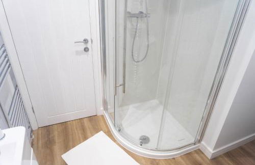 Crossways - a modern two bedroom village apartment close to cheltenham - Photo 14