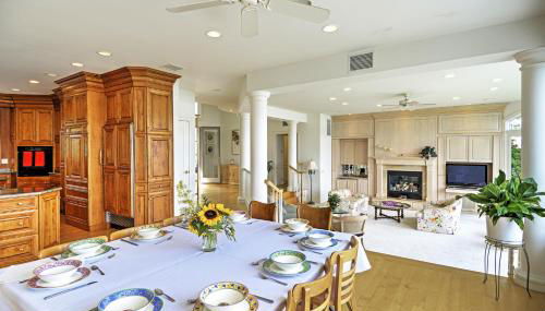 Elegant Riverfront Home with Expansive Views - Foto 5