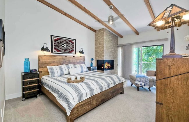 Fresh & Modern 3 BDR Just Blocks From Beach! - Photo 2