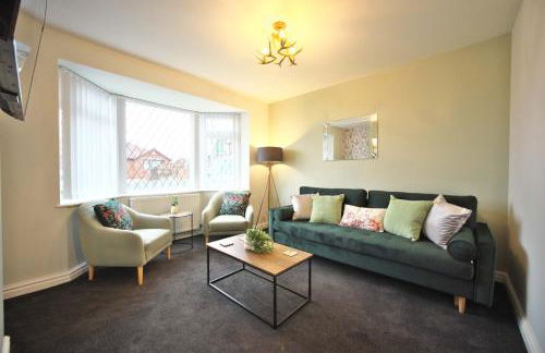 Luxury Bungalow, 3 bedrooms, 5 beds, sleeps 8, transport links, parking, Wi-Fi - Foto 2