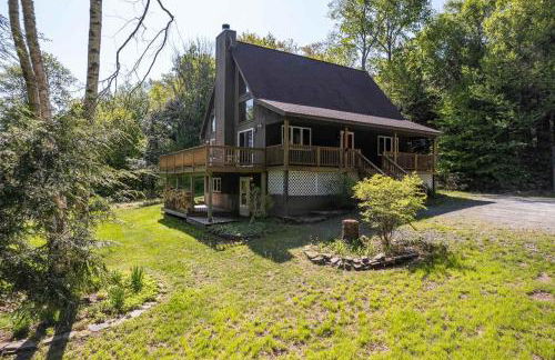 Private Chalet with Fire Pit Deck and Large Yard - Foto 44