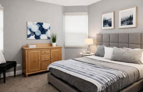 Spacious 5-Bedroom Retreat in Forest Park - Foto 12