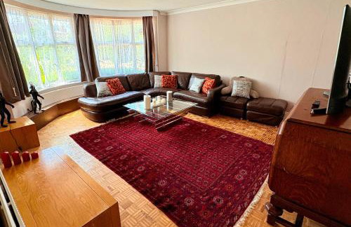 6-Beds, Private Road, Beautiful Garden - Foto 6