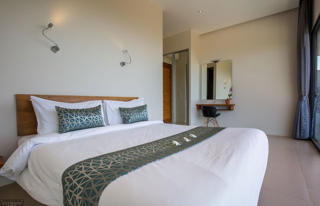 15 Bedroom Luxury Triple Sea View Villas - Photo 19