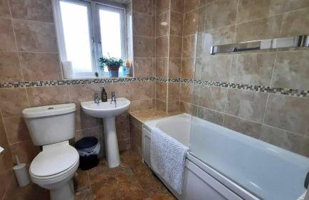 New - Modern Home from Home, 3 bedrooms, 2.5 bath - Foto 5